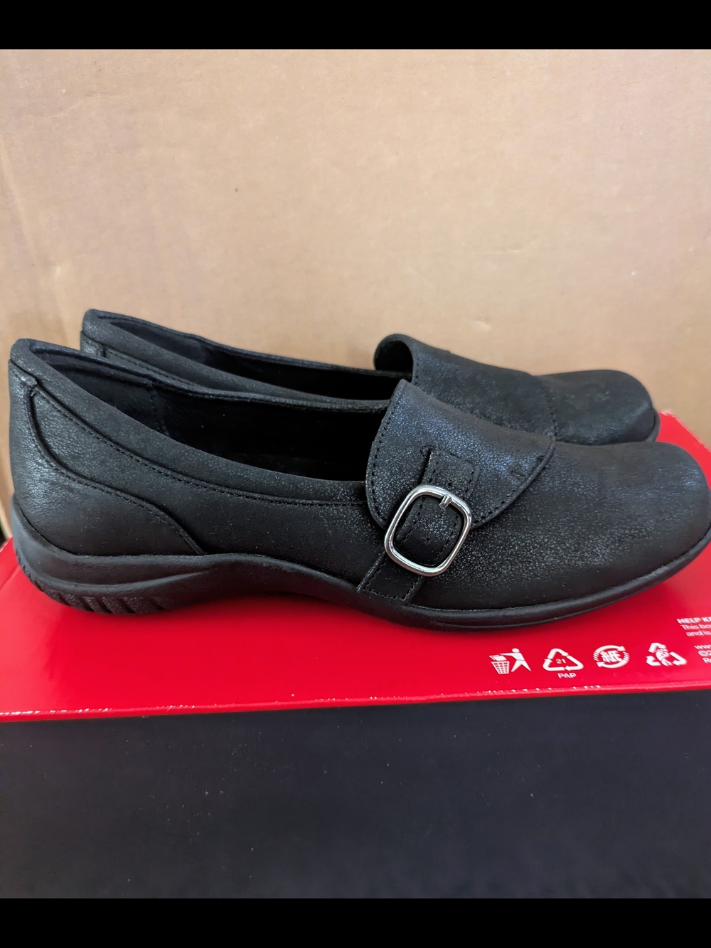 Easy Street Slip-On Women’s Black Buckle Loafers 6.5 Narrow